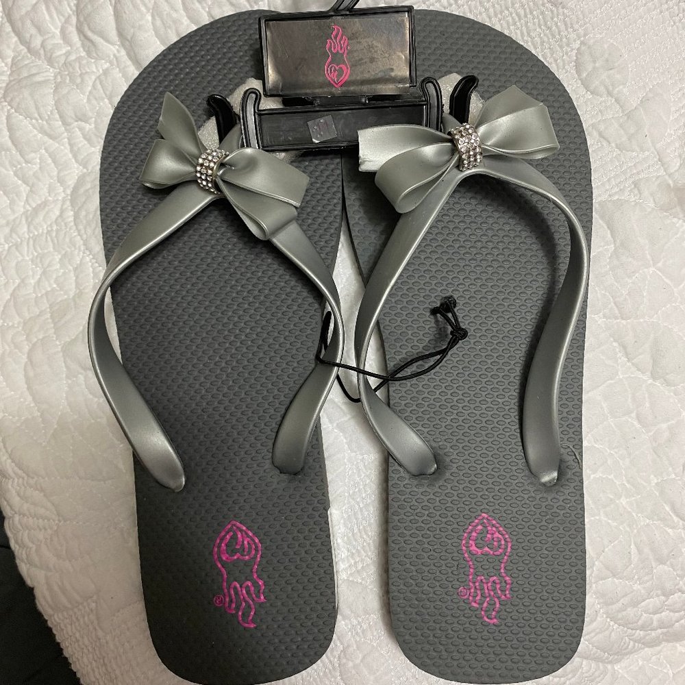 TORRID 11W women’s sz 11 wide bow flip flops NEW!!